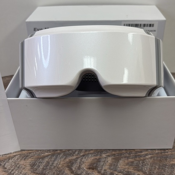 NEW Comfier 6019 Eye Massager with Heat & Air Compression - Picture 4 of 5